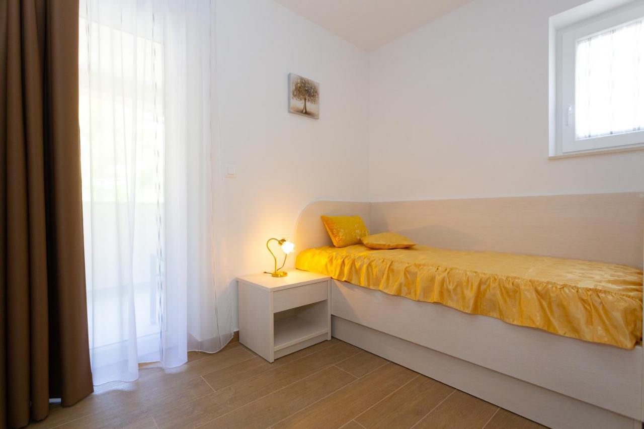 Apartments Vicin Brela Zewnętrze zdjęcie